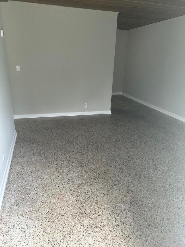 Building Photo - 5043 Clouse Rd Rental