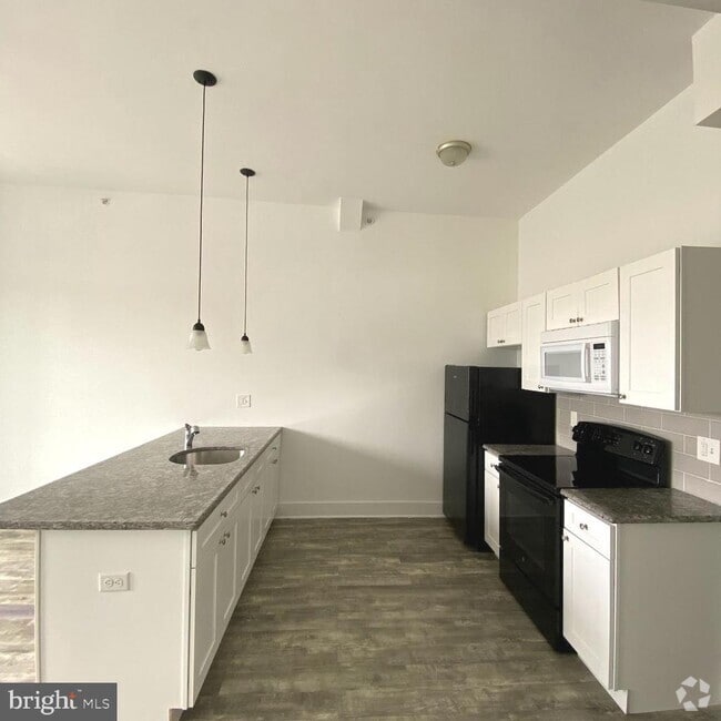 Building Photo - 6032 Market St Unit 3RD FL Rental