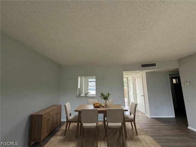 Photo - 1920 W Lakeview Blvd Unit 4