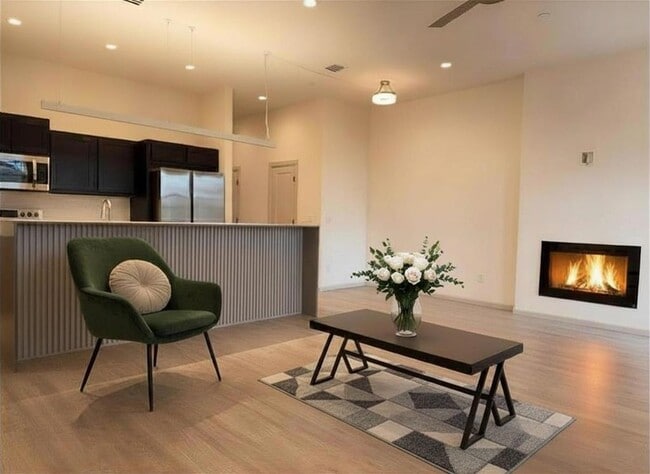 Photo - 575 S Fretz Ave