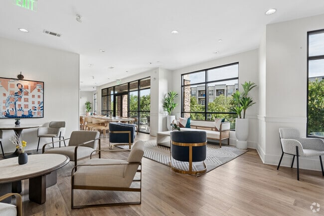 Nivel Club - Lofts at Weston Lakeside