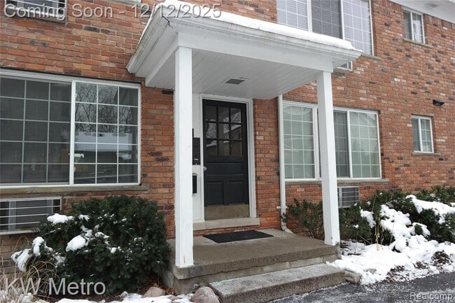 Building Photo - 630 Ann St Unit 8