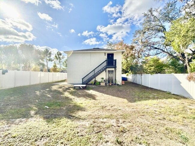 Building Photo - 11705 North Dr