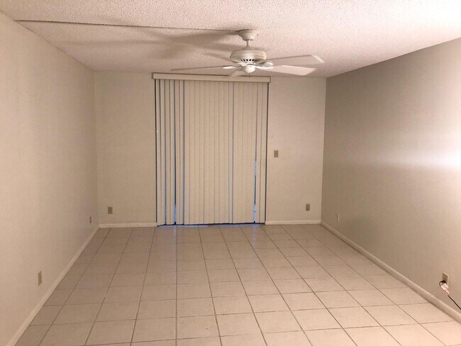 Photo - 733 SE 1st Way Unidad 204