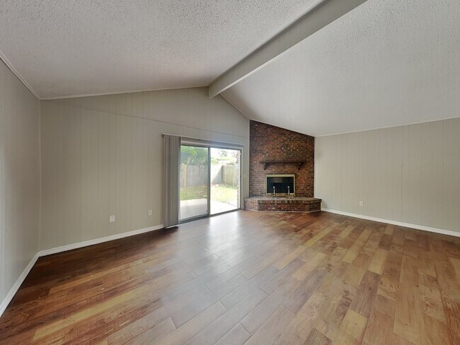 Photo - 595 Charles Carroll St