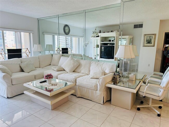 Building Photo - 1985 S Ocean Dr Unit 4L Rental