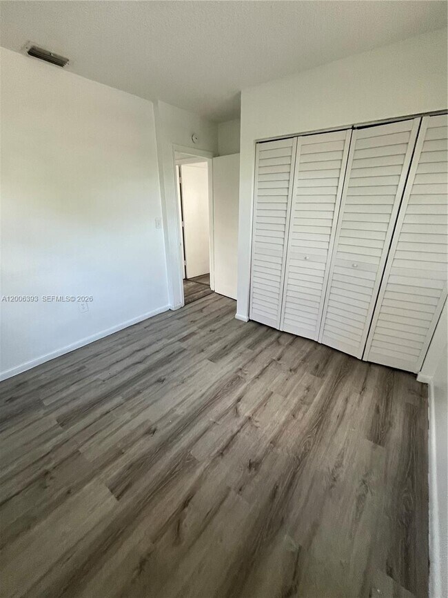 Photo - 334 E 21st St Unit 3