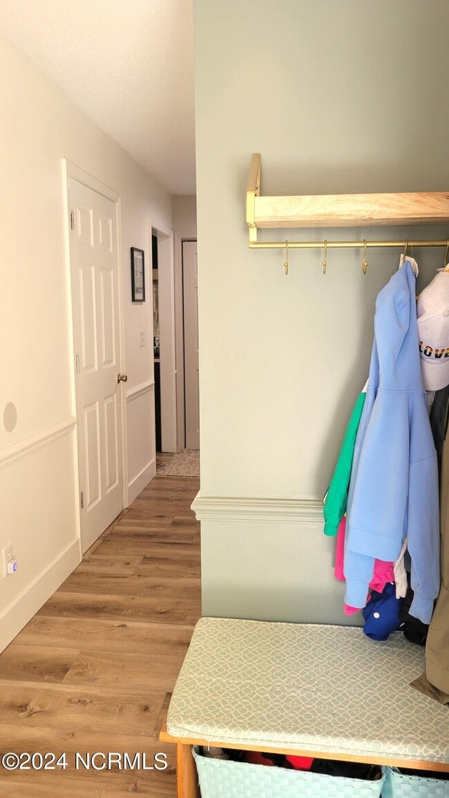 Photo - 1720 Longleaf Dr E