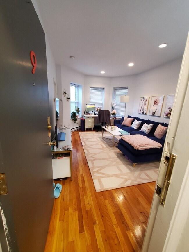 Photo - 57 Westland Ave Unidad 9