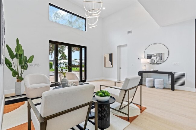 Photo - 259 Lombardy Ave