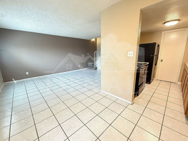 Photo - 4514 E Riverside St