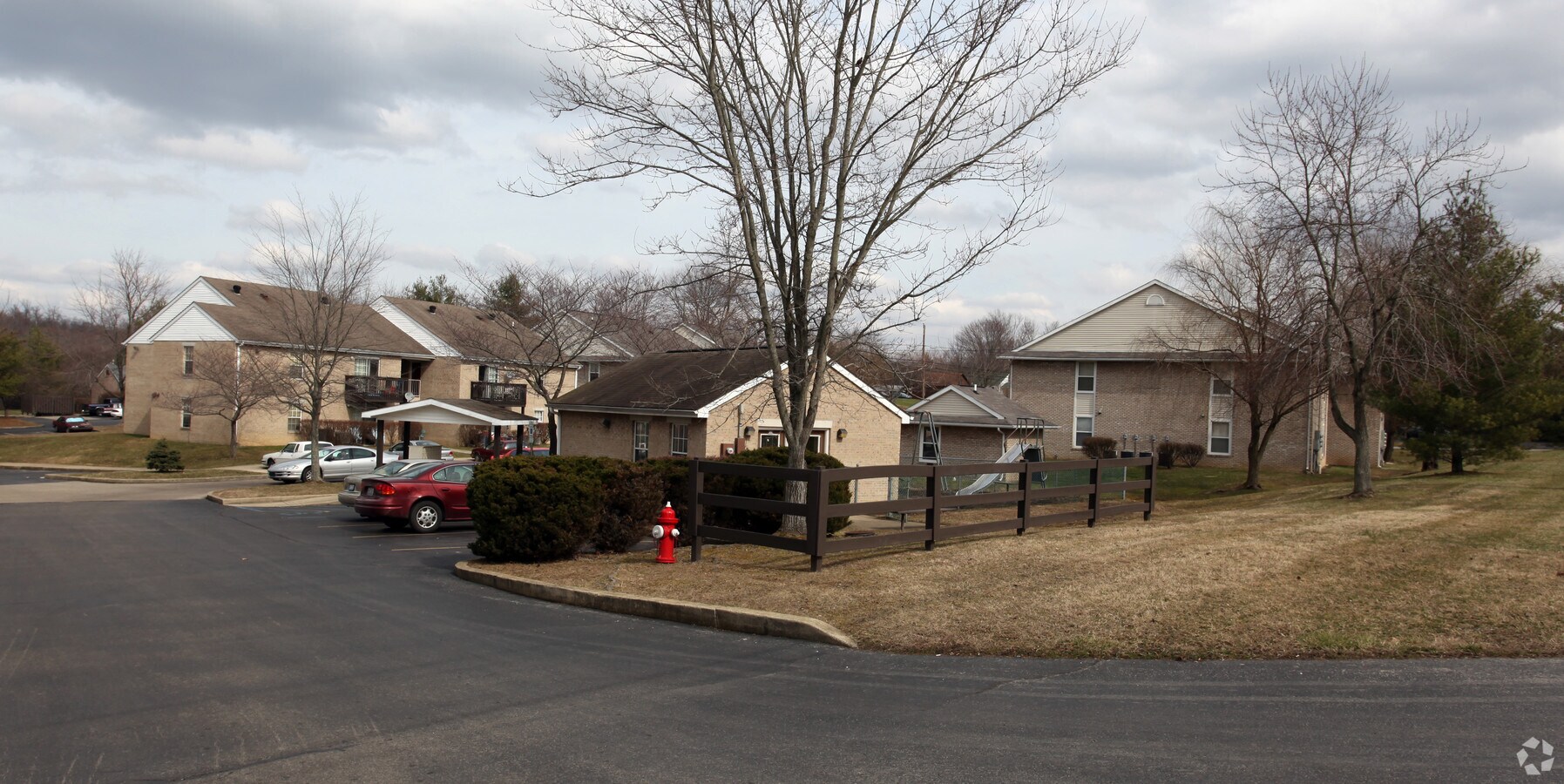 Brentwood Apartments - Brentwood Apartments