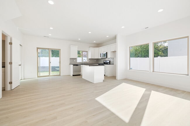 Photo - 1163 S Underwood St