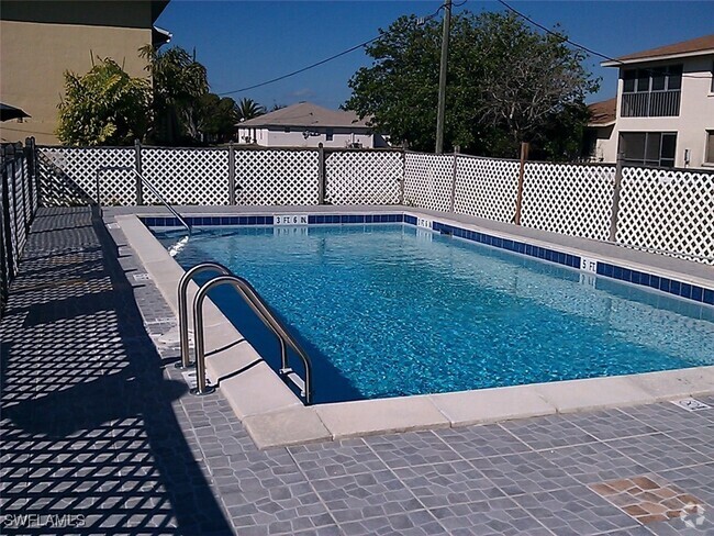 Building Photo - 4617 SW 8th Pl Unit 8 Rental