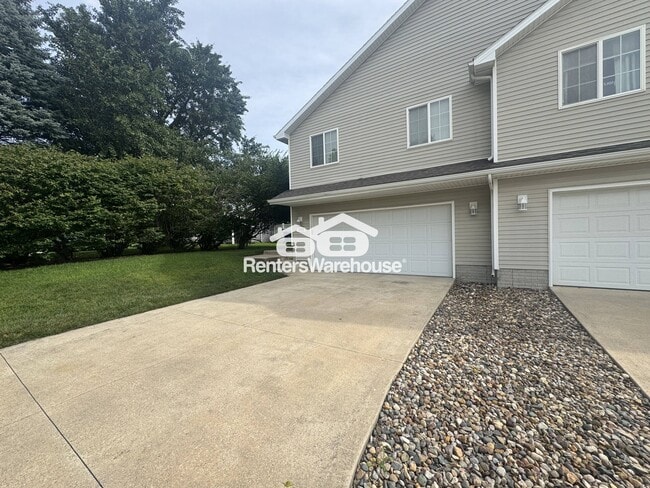 Photo - 2703 Patricia Dr Townhome
