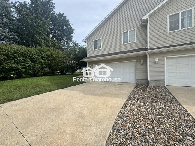 Building Photo - 2703 Patricia Dr Rental