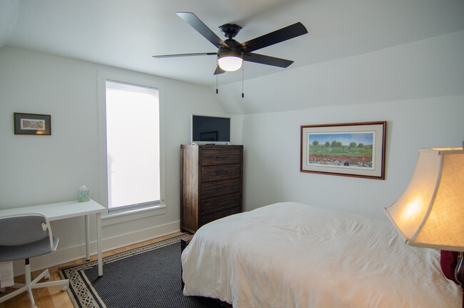 Photo - 2318 W Pikes Peak Ave