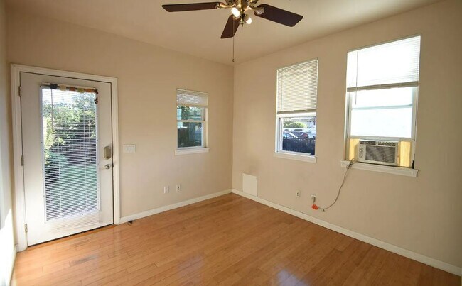 Photo - 4857 Kansas St