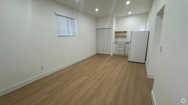 Building Photo - 3510 SW 58th Ct Unit New Efficiency for rent Rental