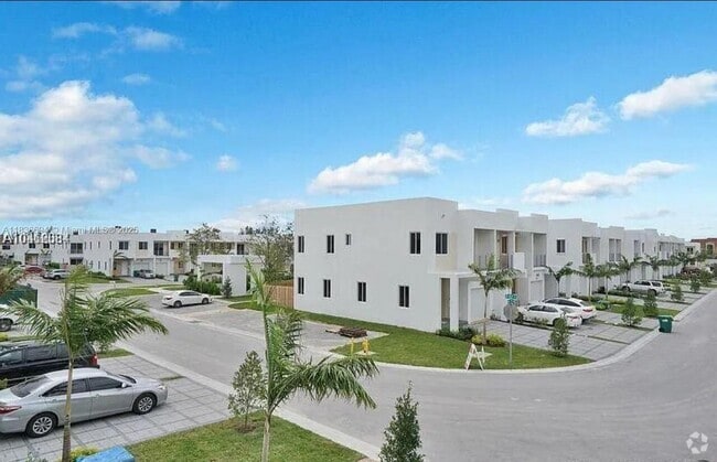 Building Photo - 7231 NW 103rd Path Rental