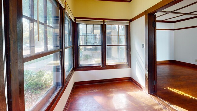 Photo - 1806 Kendall Ave