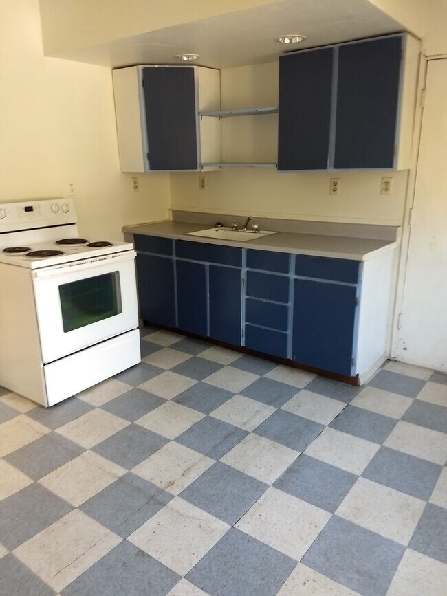 Photo - 423 Gladstone St