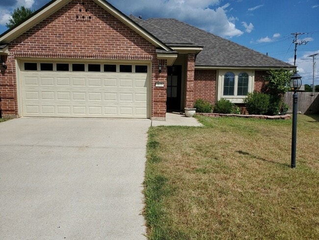 Building Photo - Close to Barksdale Air Force Base... Gated Community with Community Pool..