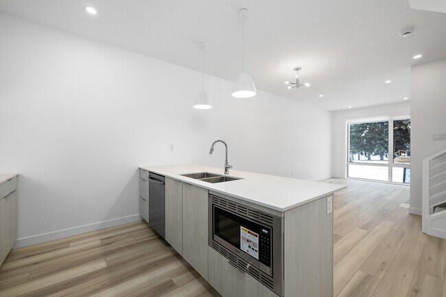 Photo - 8666-8677 77 St NW Unit MAIN 3