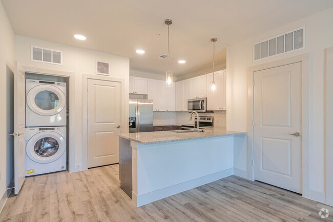 1BR, 1BA - 725SF