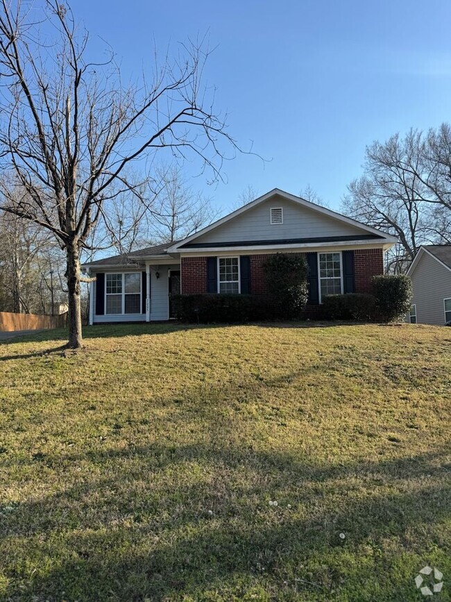 Building Photo - 4 bedroom 2 bathroom Rental