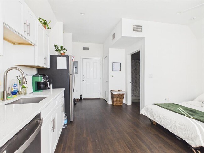 Photo - 1010 W 26th St Unit 306