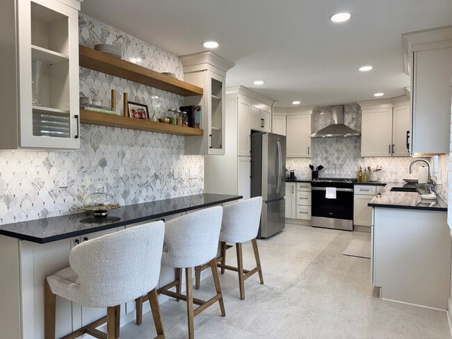 Building Photo - 240 Norgrove Ave Unit ID1239742P Rental