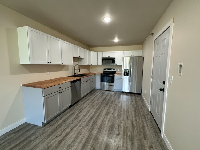 Building Photo - 16899 S 12th St Unit C12 Rental