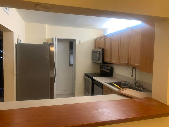 Building Photo - 7831 S Colony Cir Unit 202