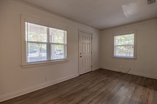 Photo - PRICE REDUCTION! SCHEDULE A TOUR TODAY! Be...