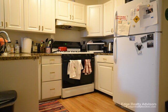 Building Photo - 318 Saint Paul St Rental
