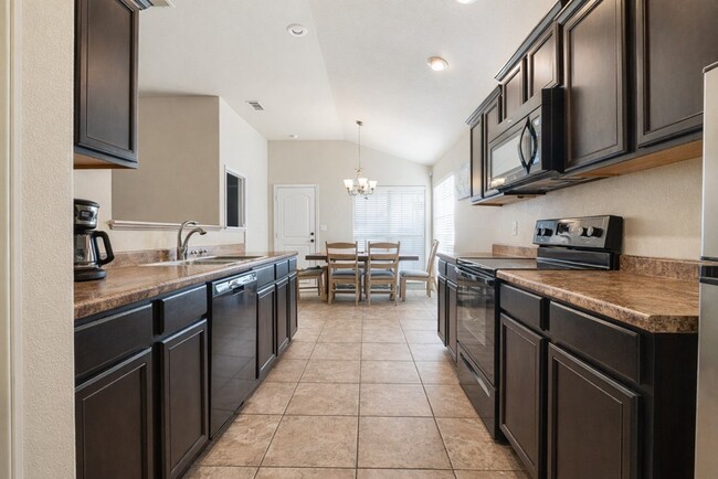 Photo - 912 Purdue St