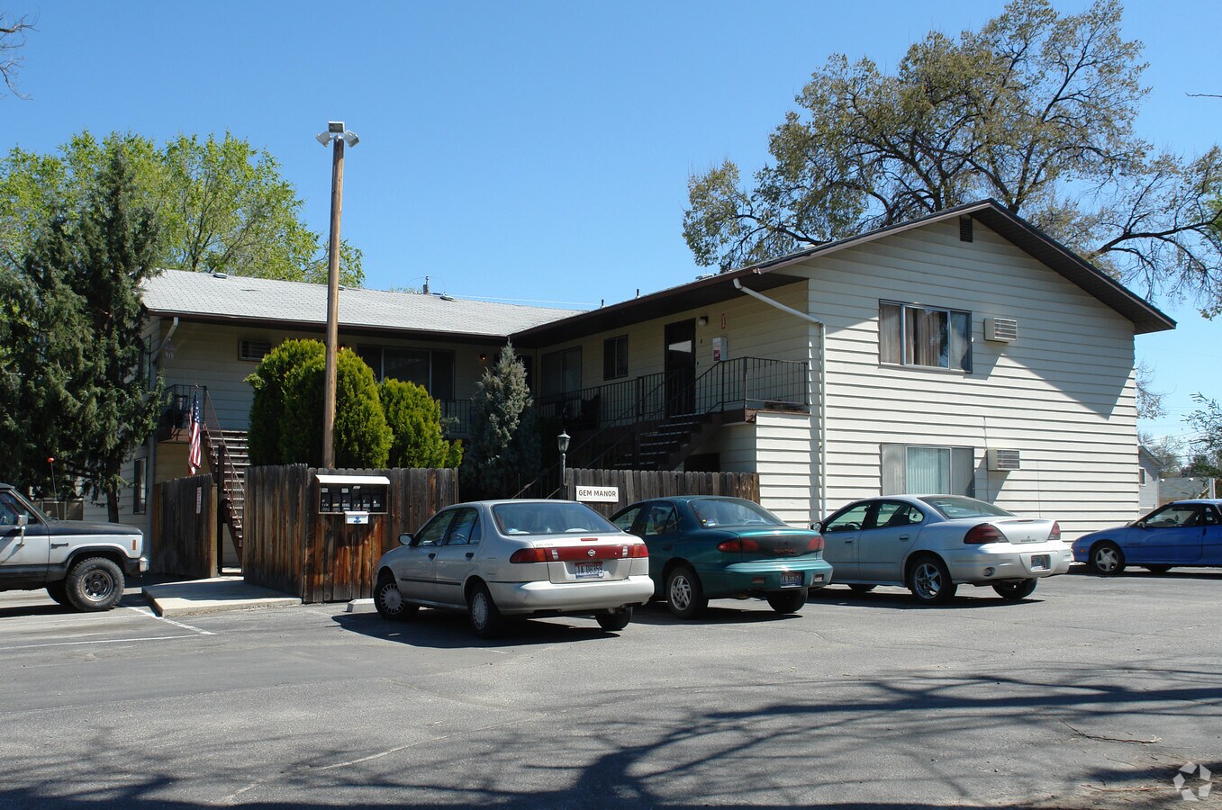Gem Manor - Gem Manor Apartments