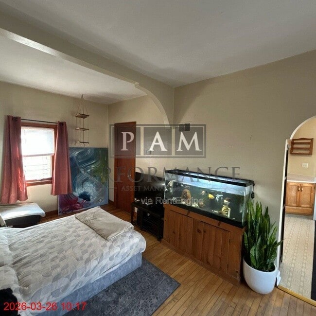 Photo - 2442 N Bremen St