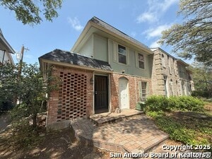 Building Photo - 2811 Woodbury Dr Unit 301