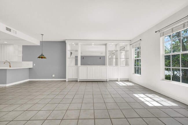 Photo - 133 Wentworth Ct