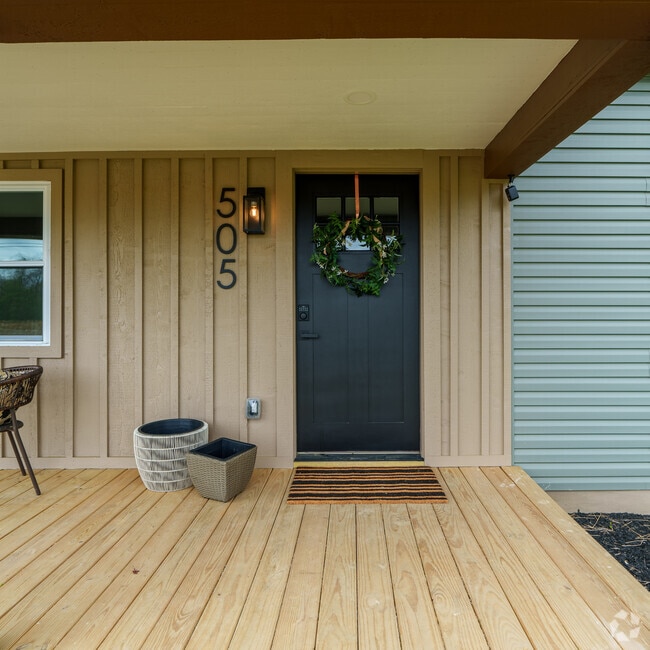 Building Photo - 505 Brenneman Rd Rental