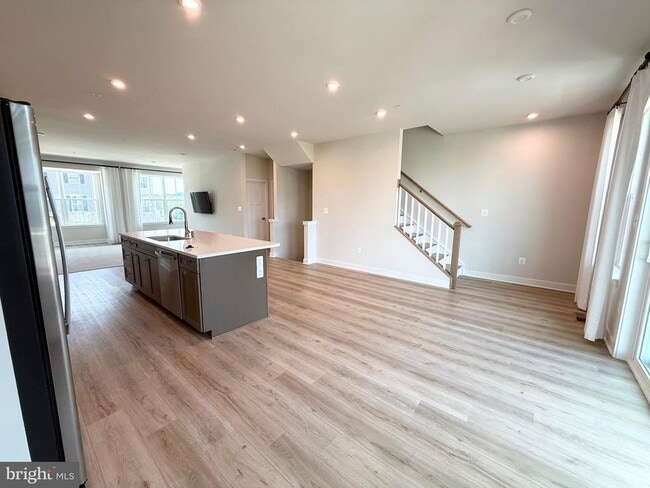 Building Photo - 7840 Blackbriar Wy Rental