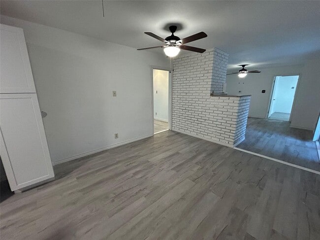 Photo - 617 Forest Ln