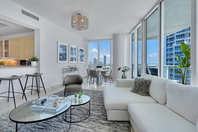 Photo - 100 South Pointe Dr Unidad 2208