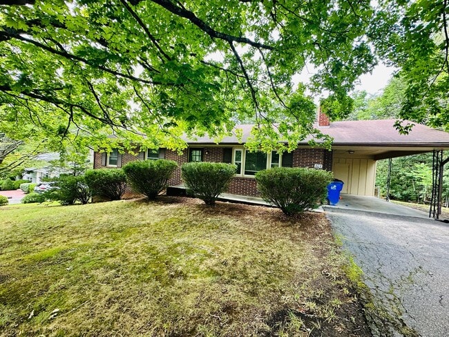 Photo - 604 Kelsey Ln