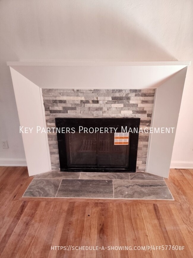 Photo - 318 E 68th St