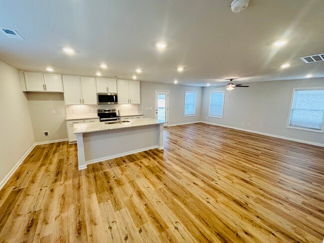 Photo - 27935 Chalmers Cir