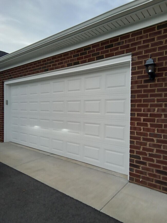 Photo - Patio Townhome Located 1 Block from Bedfor...