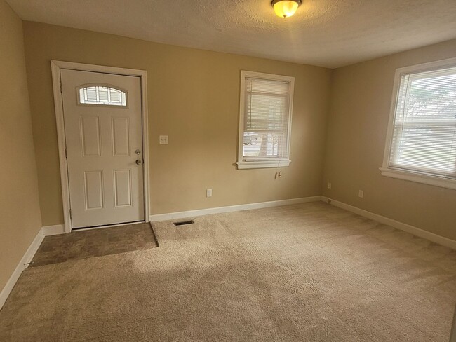 Photo - 652 Ellen Rd